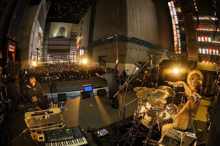 【写真・画像】小野賢章＆上田麗奈の生アフレコや[Alexandros]のライブも！『閃光のハサウェイ』ゲリライベントレポート　9枚目
