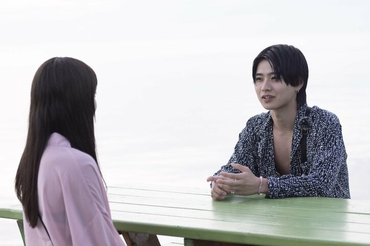 プールではしゃぐ姿にドキッ!水着ギャルのギャップにときめく男「飛び込みとかも他の女子せえへんやん?」『シャッフルアイランド Season3』#3