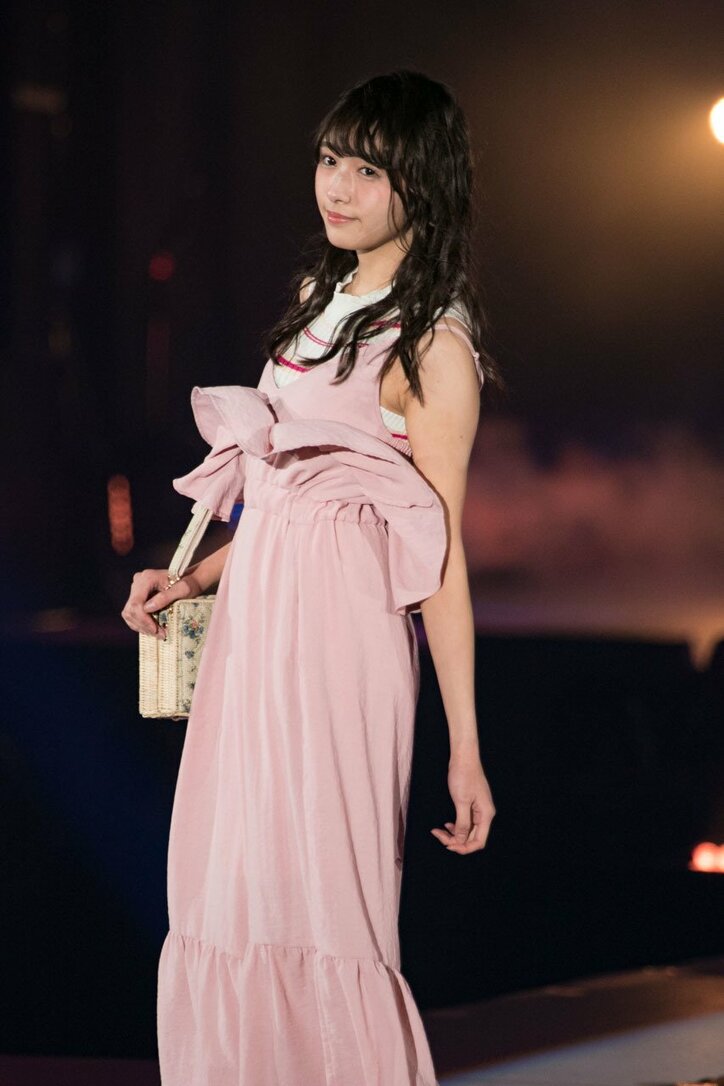【画像集】欅坂46がガールズアワードに登場、平手・梨加・理佐・小林・土生はランウェイも