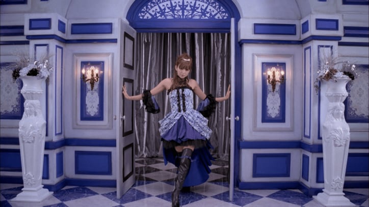 安室奈美恵ファッション総選挙ランキング発表、キャリア25年で最も愛された作品1位は？