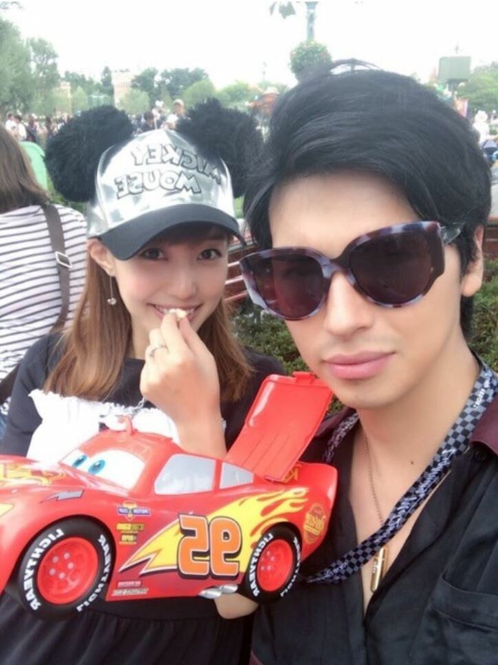 川崎希、妊娠中に息子のためにTDRで買ったもの「家の中でずっと車を連れて歩いてるんだ」