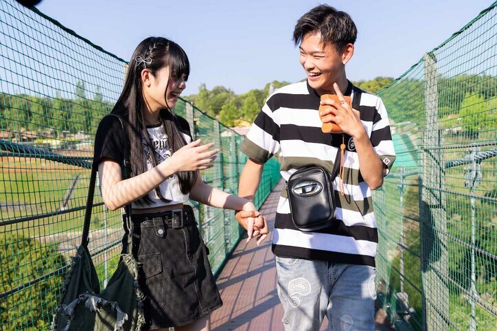 可愛すぎる女子高生、気になる男子からのバックハグにドキドキ「普通に死にそう」