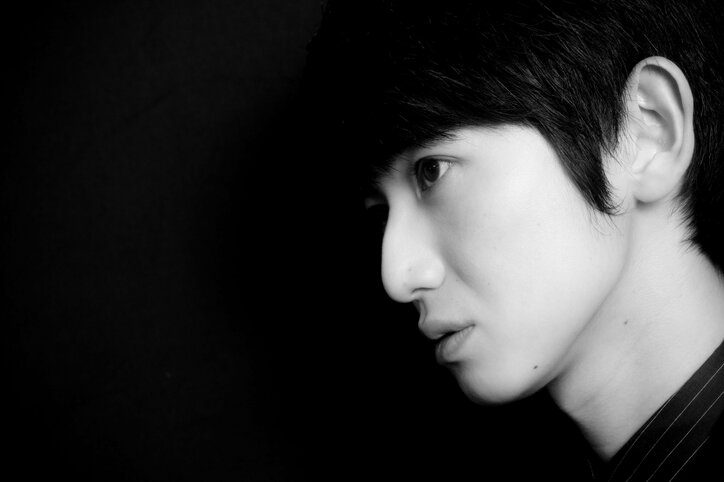 全身整形にホルモン注射で子供の姿に…本郷奏多がサイコな殺し屋役に挑戦！　子役と二人三脚で作り上げた映画『Ｄｉｎｅｒ ダイナー』撮影裏話