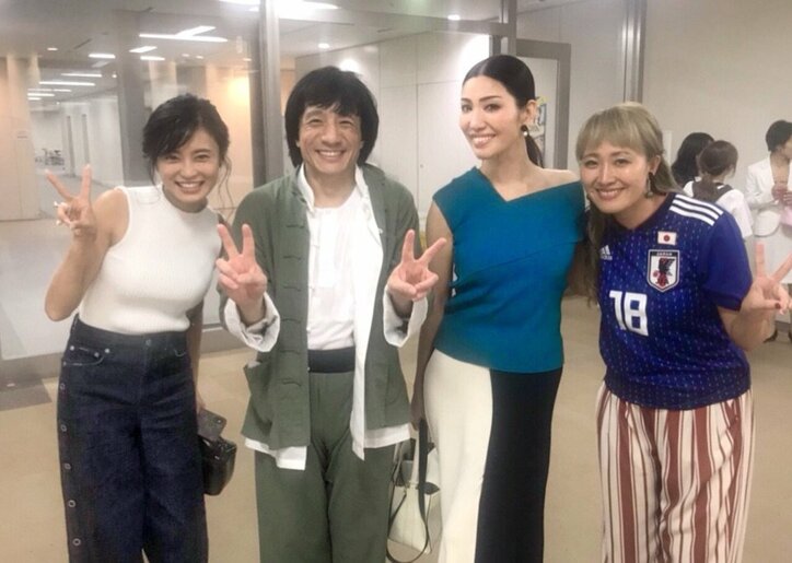 アンミカ 小島瑠璃子や丸山桂里奈と集合ショット モノマネも似すぎていて 話題 Abema Times アンミカ 小島瑠璃子や丸山桂里奈と集合ショット モノマネも似すぎていて 話題 Abema Times