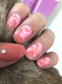 上原さくら『セリアのジェルでセルフネイル』