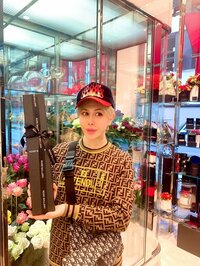 アレン『1本7700円✨‼️の、美しいバラを購入…❤️✨』