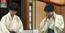気迫に満ちた目線に視聴者ゾクッ！初白星の豊島将之九段、最終盤の表情が話題に「迫力の瞬き」「すごい読んでる」