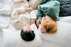 一緒に寝る女子を気遣い「俺が背中を向けて寝てても深い意味はないから」 同棲ハウスで見えたケイスケの優しさ『ドラ恋～KISS or kiss～』act.8