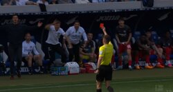 オレが退場！？ 長谷部誠と鎌田大地が所属するフランクフルトの監督にレッドカード！ ヒジ打ちを受けた主審がブチギレた？ スタジアムが騒然	