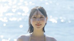 “2.5次元モデル”あまつまりな、極限美見せた5th写真集から最速カット独占公開 『FLASH』登場