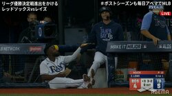 「お前も食べる？うまいってば」日本では見られない試合中にポップコーン＆選手にインタビュー「今日は塩か！」