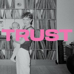 アーティストであり、レコードコレクター。デンマークのAstrid Engbergが音楽愛に溢れた2ndアルバム『Trust』を9月22日にリリース。