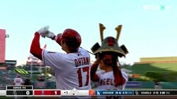 ぼ、僕ですか！？ 大谷翔平、豪快27号の兜セレブレーション、水原通訳が急遽代役でベンチ大盛り上がり「いっぺー今季1号」