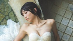 “8頭身美女”井上晴菜、抜群スタイル披露 『週プレ』初登場