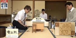 羽生善治九段VS三浦弘行九段 4強入りをかけた注目の一戦は「角換わり」の戦型に／将棋・竜王戦決勝T
