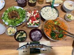 北斗晶、友人らと秋刀魚パーティを開催「お皿をはみ出す大きさでした」 