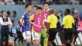 W杯の主審に「ふざけんじゃねぇよ」 吉田麻也が怒ったスペイン戦秘話とは