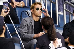 「最近の子供たちは分かってくれるかなー？」　本田圭佑、「久しぶりの再会」のレジェンドに注目