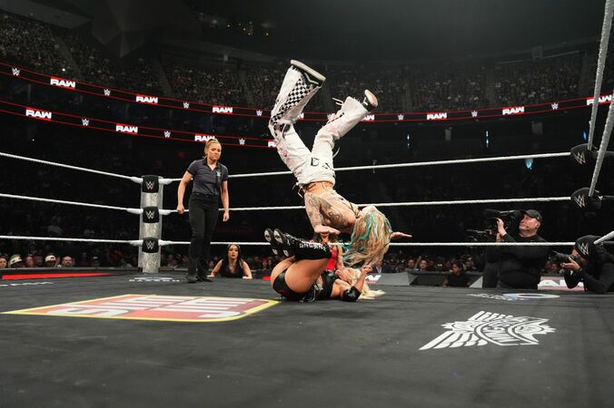 元体操の美女レスラー、“異次元”の動きを連発 驚異の身体能力でファンを魅了 4枚目