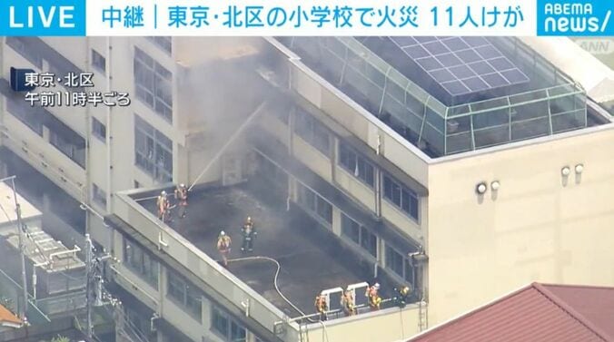 消火活動中の消防隊員