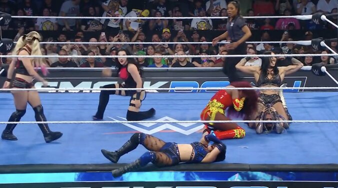 最後はマッチョポーズで貫禄の差を見せつける（写真右奥）