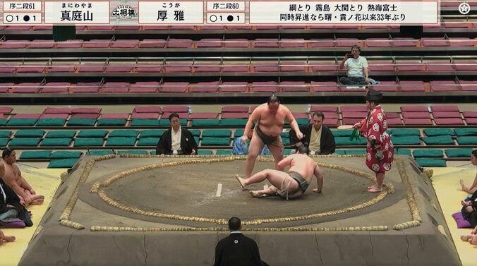 「すごい回転した」強烈な投げに力士が大回転 「ブレイキン」「氷の上みたいに」驚きの声 4枚目