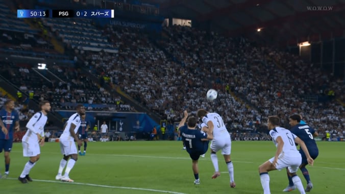 喧嘩番長が仲裁！？ トッテナム新主将の“自覚”にファン驚愕「ちゃんとキャプテンしてた」「仲裁してるw」一触即発シーンを収めた一部始終 3枚目