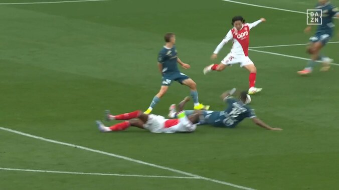 【映像】南野拓実、相手DF呆然の超速ワンタッチシュート