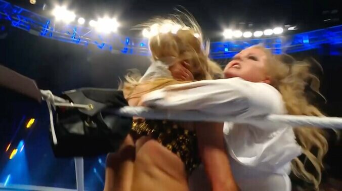 パイパーの“ハグ攻撃”