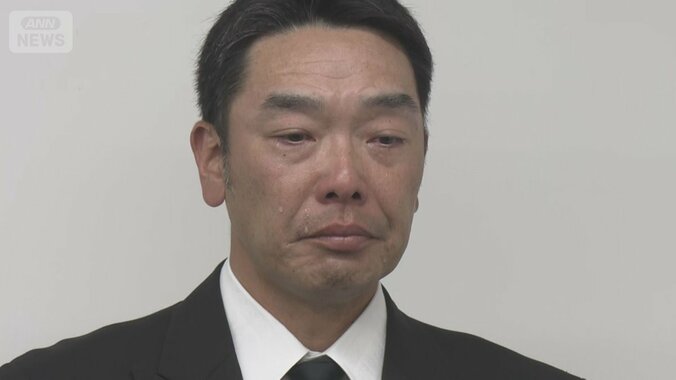 涙を流す阿部慎之助氏