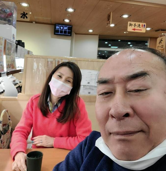  モト冬樹、妻・武東由美と『くら寿司』にリトライ「なぜかワクワクする」  1枚目