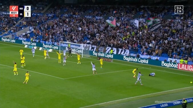 久保建英、強烈トゥーキックに悲鳴「またタケがやられた」「大丈夫か」危険プレーにスタジアム騒然もカード誘発→FK獲得で「痛いと思うけど賢いプレー」 5枚目