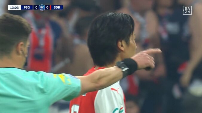 レベチ！伊東純也、完璧すぎるビタ止め！神トラップからの高速クロスで決定機演出の瞬間 5枚目