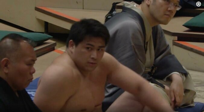 背筋265キロ！22歳“男前”力士の筋肉が「やばすぎ」 驚愕パワーの投げ技で巨体力士撃破「強い」「パワータイプすぎ」館内どよめく 2枚目