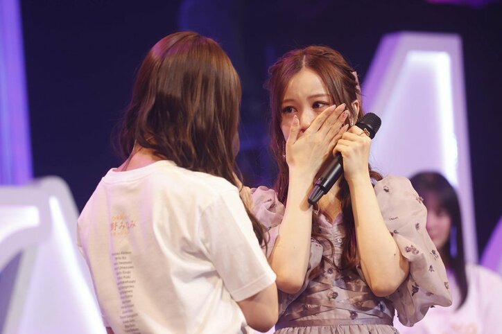 「制服を脱いでサヨナラを・・・」苦楽を共にした齋藤飛鳥も涙…乃木坂46星野みなみが卒業セレモニー