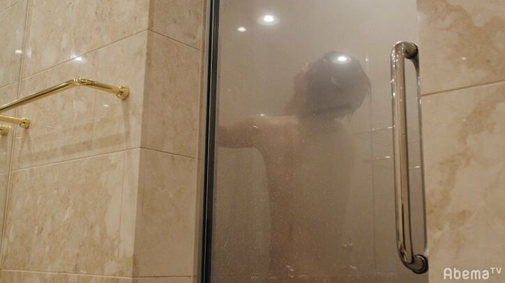 小池徹平、修羅場中にシャワーを浴びるセクシーな姿を披露　「早く出ろ」と視聴者ツッコミ　『奪い愛、夏』第４話 3枚目