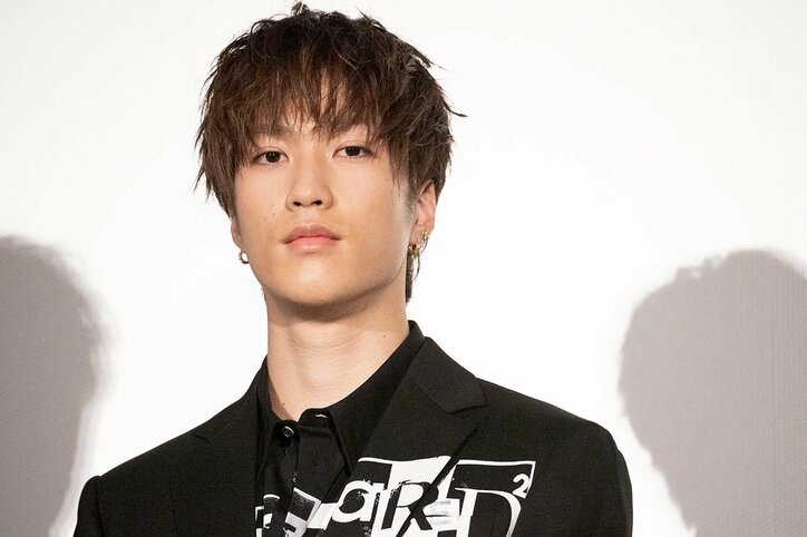 片寄涼太、鈴木伸之、町田啓太、佐野玲於ら“王子たち”が白石聖の似顔絵で対決!『PRINCE OF LEGEND』初日舞台挨拶