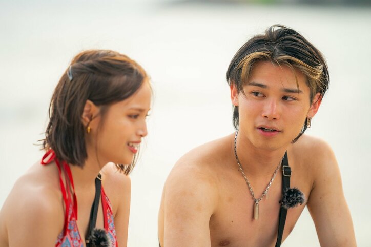 水着ギャルの“寄りかかりギュッ”にドキドキ 美男美女の2ショット風景に峯岸みなみ「全てが噛み合ってる…」