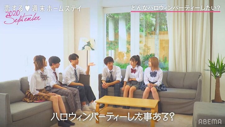 クールな“黒ポリス”に激カワ幼稚園児…アスカ&ひなのコスプレ写真に一同釘付け!『恋ステ』#3