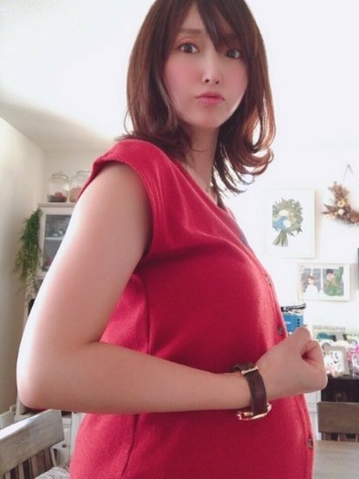 吉木りさ、悩んでいる二の腕を公開「どんな巨大な赤ちゃんでも守り抜ける」