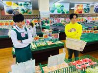 『あのキス』松坂桃李＆井浦新の野菜を見つめる2ショットに「こんな店員さんいたら毎日行くのに」と反響