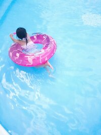 大堀恵『プールでまさかの出来事(焦)』