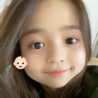 NiziU・マヤの“子供姿”に「かわいい！」の声続出 ぬいぐるみ抱く“おうち時間”動画にファン歓喜