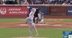 “奪三振マシーン” 山本由伸が「無双状態」リーグ屈指の強打者が呆然… 球速以上に“速く見える”ボールに球場騒然