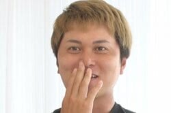 「胸元を開けていて…」"年商10億"バリキャリ妻と出会った当時は"無一文"…12歳年下夫が当時の心境を告白