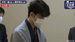 藤井聡太七段、和服コレクション「2020 夏」4着目はグレーの羽織と紺の組み合わせ／将棋・王位戦七番勝負