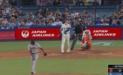 なんで打った？ 大谷翔平、逆方向豪快弾で“まさかの光景”「もう見てられない」被弾した瞬間に投手に“異変”「トラウマもの」「落ち込むだろ」