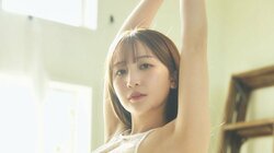 身長148cmの人気コスプレイヤー 清水れい、“あざとかわいい”キャラ全開のグラビア 『週プレ』登場