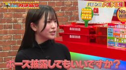 超絶美女のHカップグラドルが自ら脱ぎ始めてあのセクシーポーズを！ポロリ寸前…！？