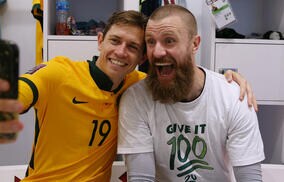 豪にW杯出場をもらたした“踊る”GKにもう1つの手柄？　相手のPKメモ投げ捨てでチームメイトをアシスト